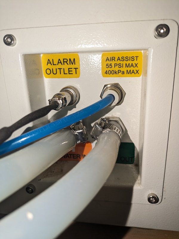 wires in the back of the thunder laser chiller. one wire is labelled alarm outlet